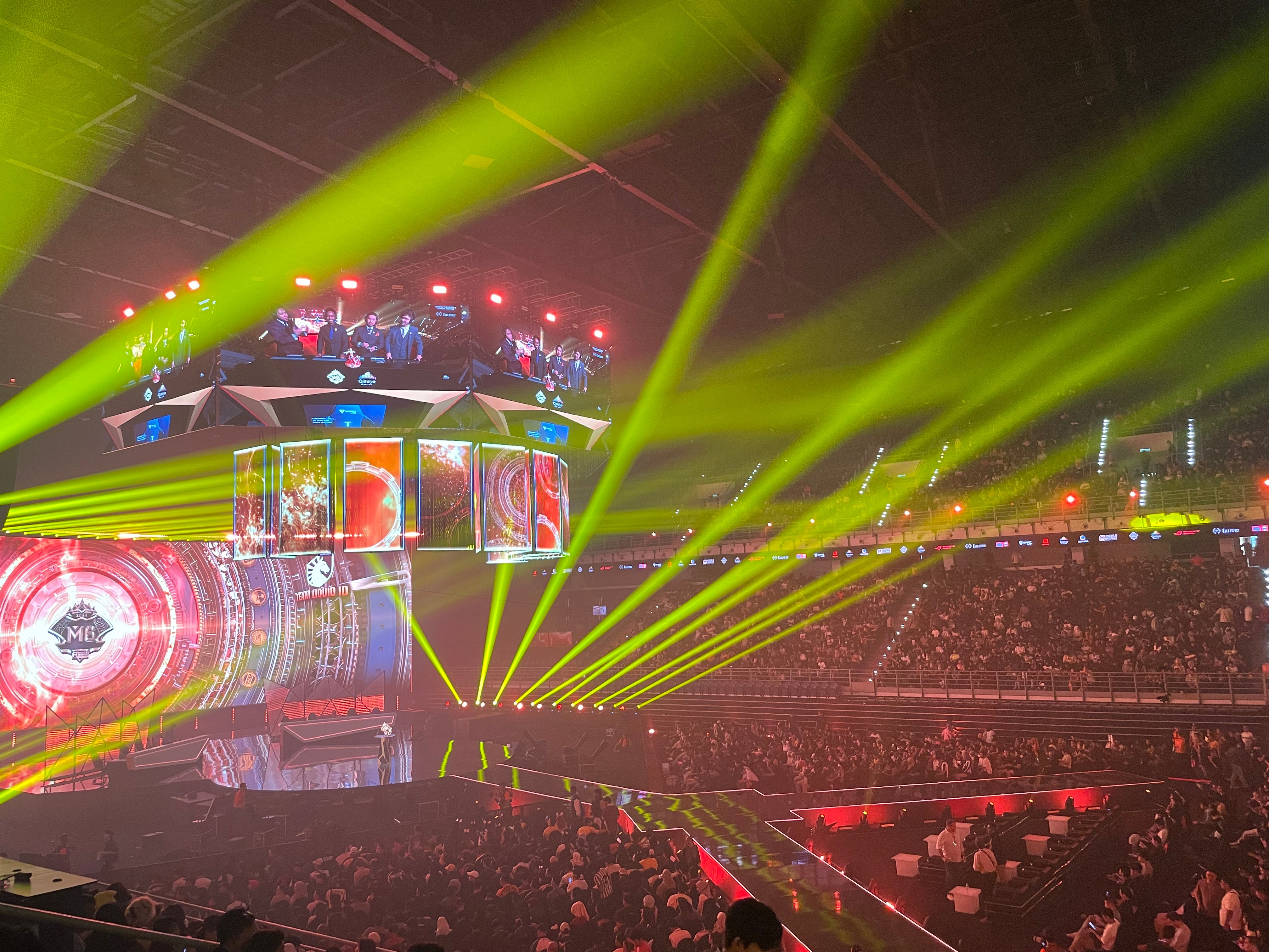 世界顶级球队竞逐荣耀赛场上演激烈角逐的简单介绍