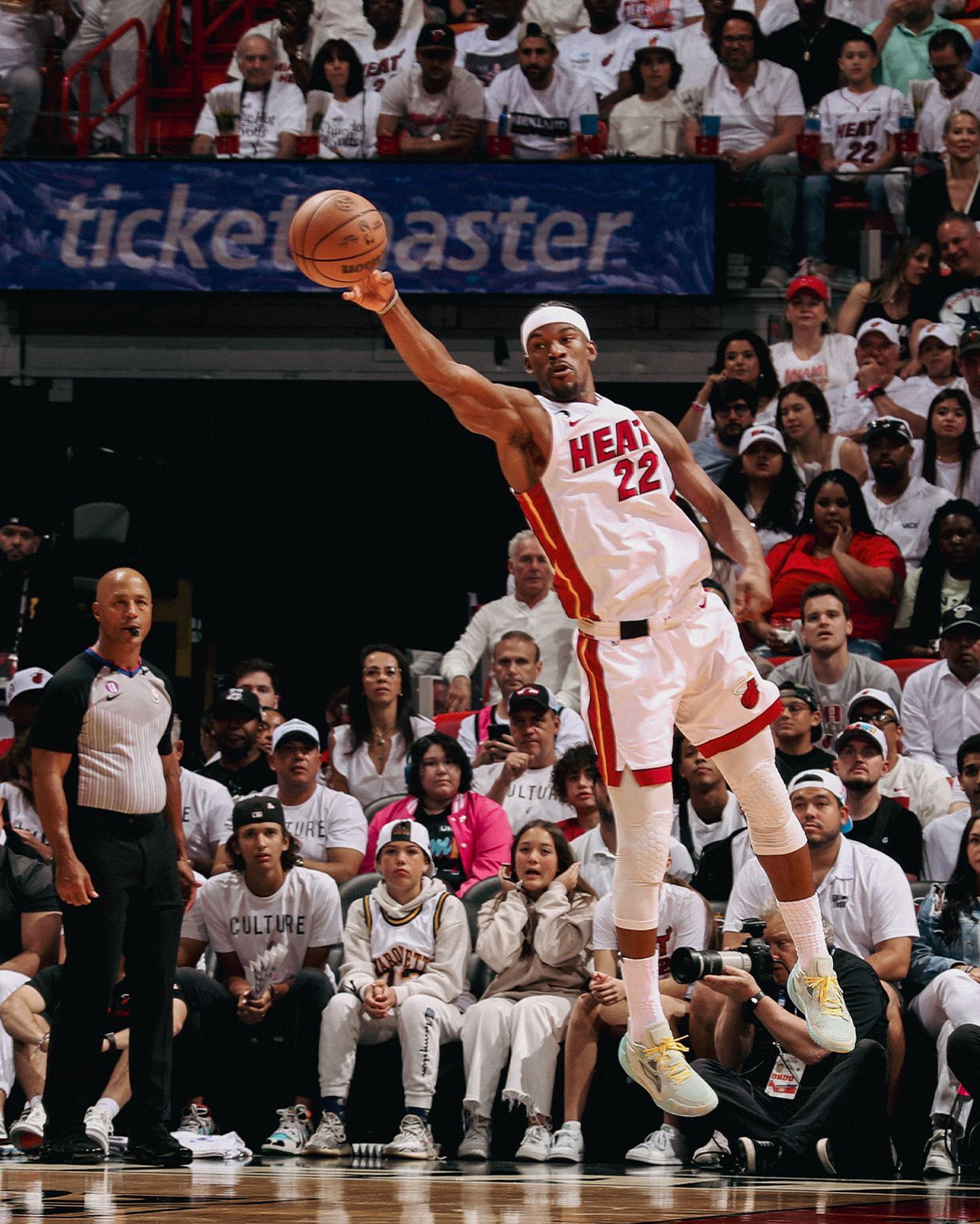 热火客场逆转篮网，巴特勒压哨绝杀