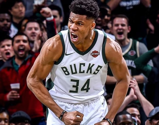 雄鹿逆转独行侠,字母哥砍下38分的简单介绍 雄鹿逆转独行侠,字母哥砍下38分的简单介绍