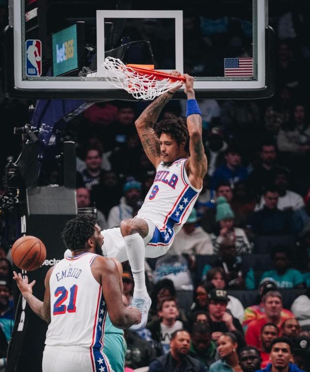 76人大胜开拓者，豪取六连胜