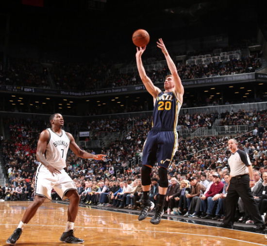 凯尔特人主场大胜篮网，海沃德25分抢眼