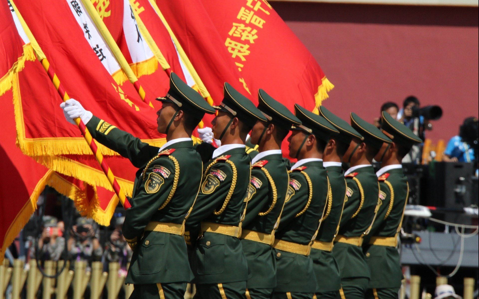 马克西惊艳表现锁定胜局！湖人力克北京队，他已成绝对关键先生