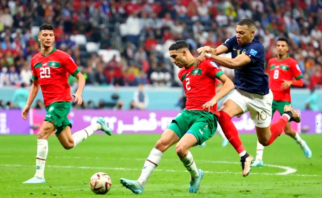 摩洛哥对阵巴萨，姆巴佩彻底打爆防线