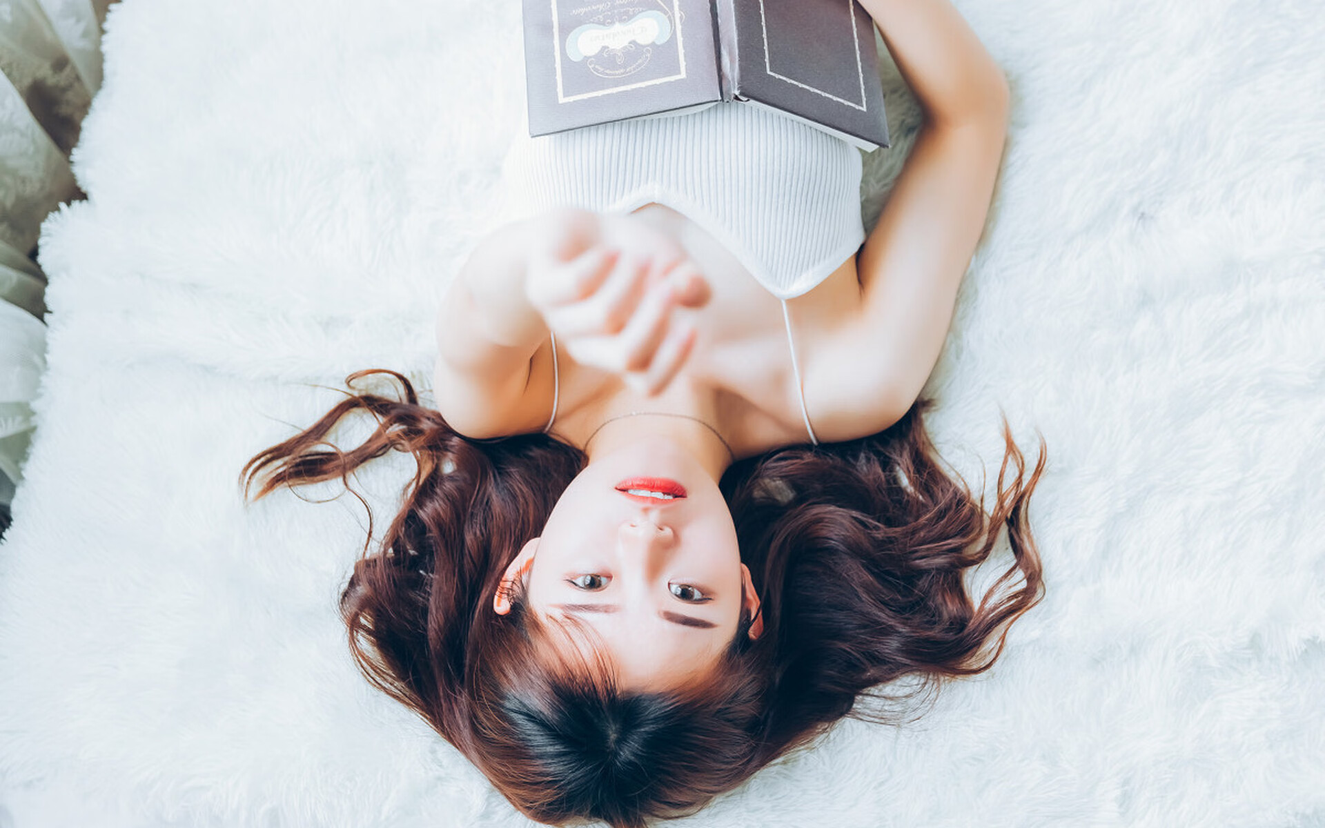 黄金中场的回归，坎特攻防统治，助比利亚雷亚尔轻取沙特挑战