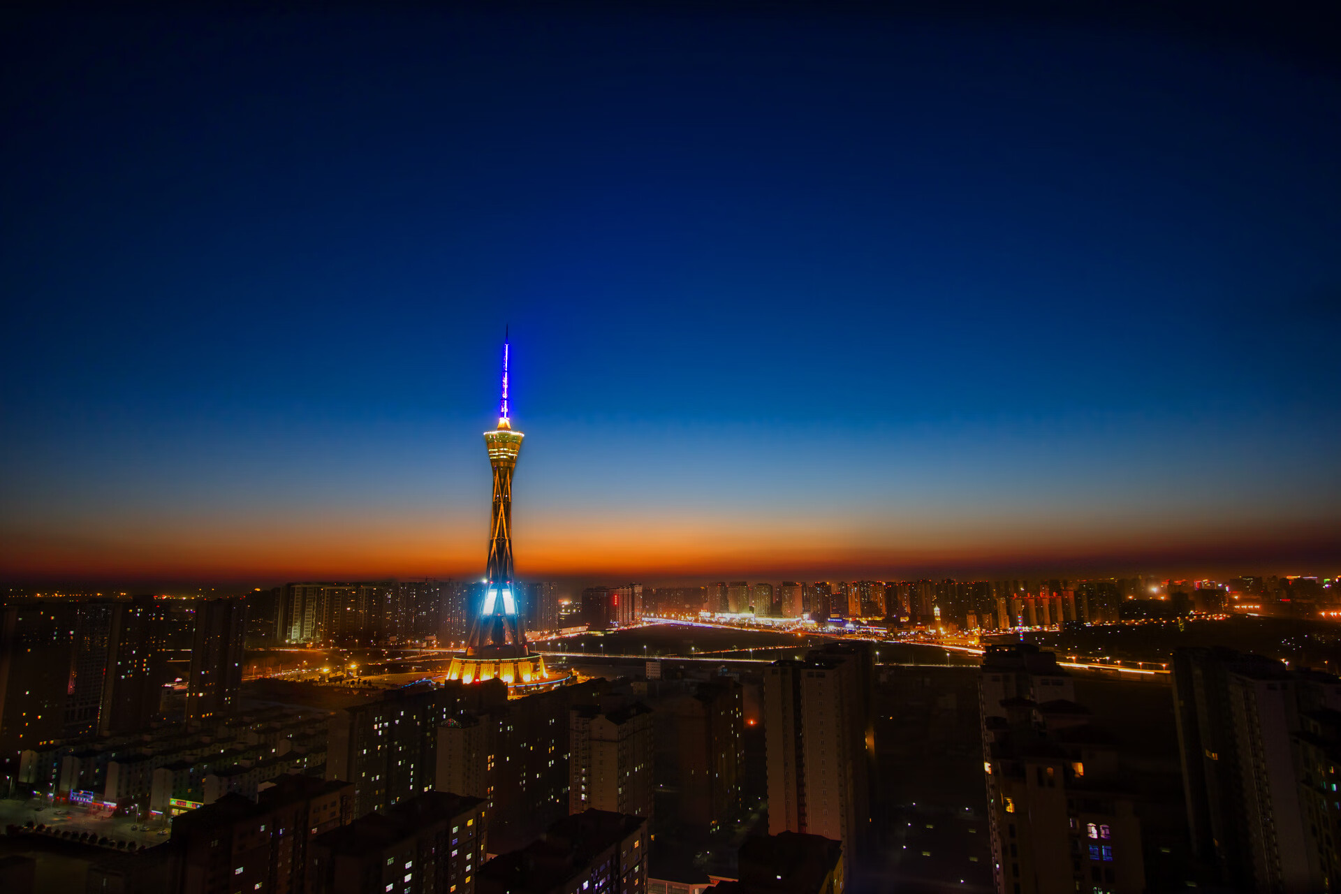 终场哨响前的致命一击—法比尼奥力挽狂澜助阿森纳决胜局带走多特蒙德